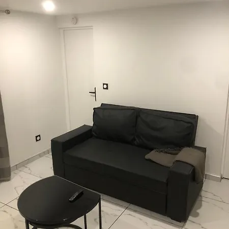 Cozy And Well Located *